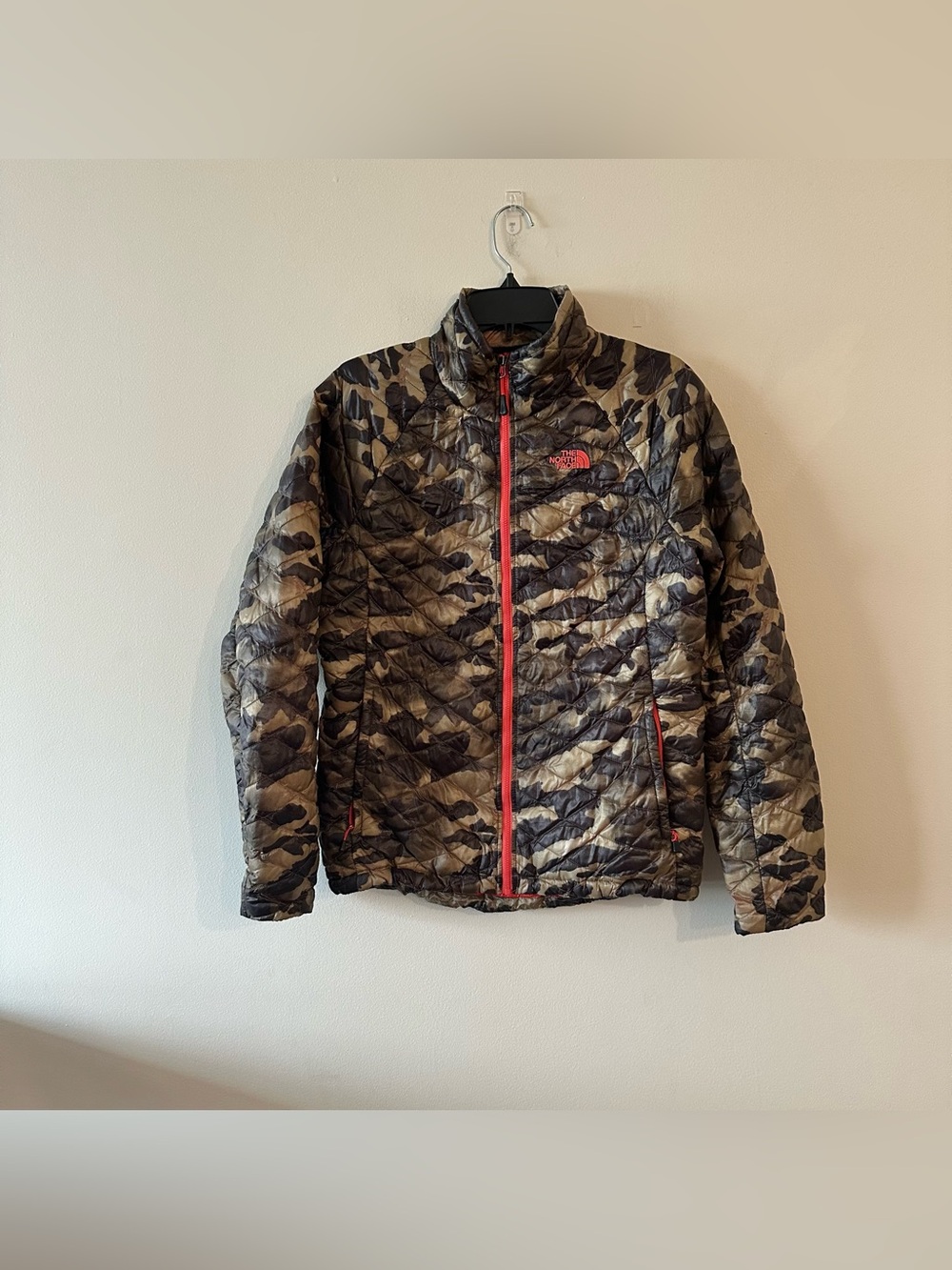 The North Face Thermoball Puffer Jacket Camo Gorpcore Multi M Lightweight

Good
